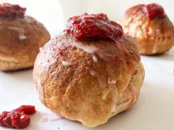 Zakwasówki - bułki słodkie na zakwasie z ręcznie robionym musem owocowym (2 szt.) - Bezglutenowe & vegan 